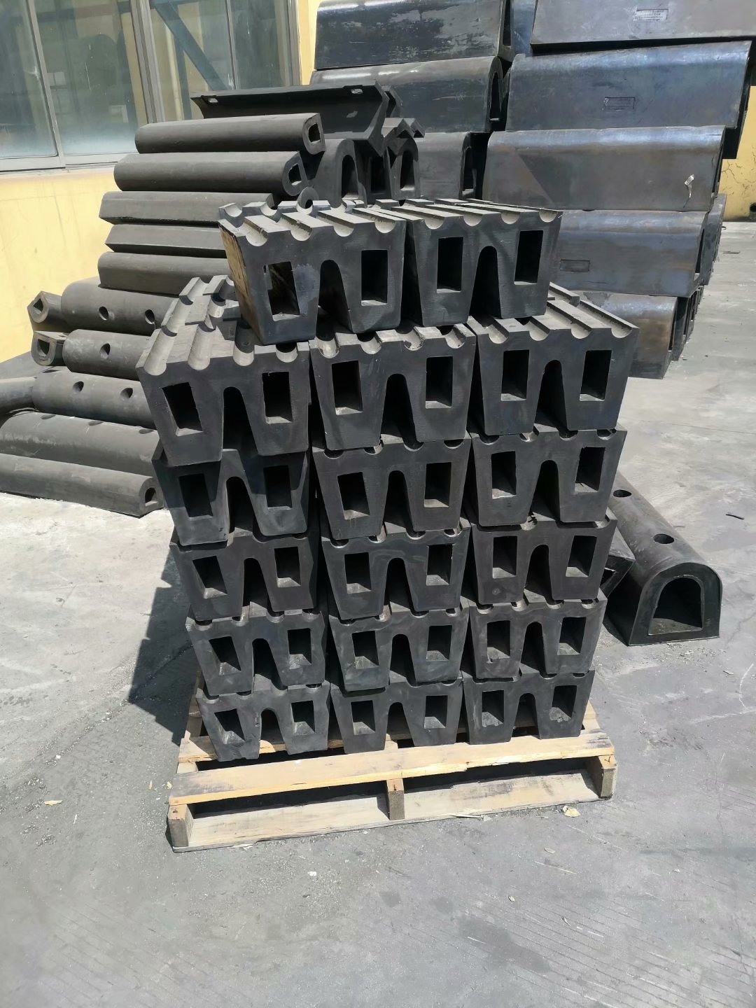 W型橡膠護(hù)舷